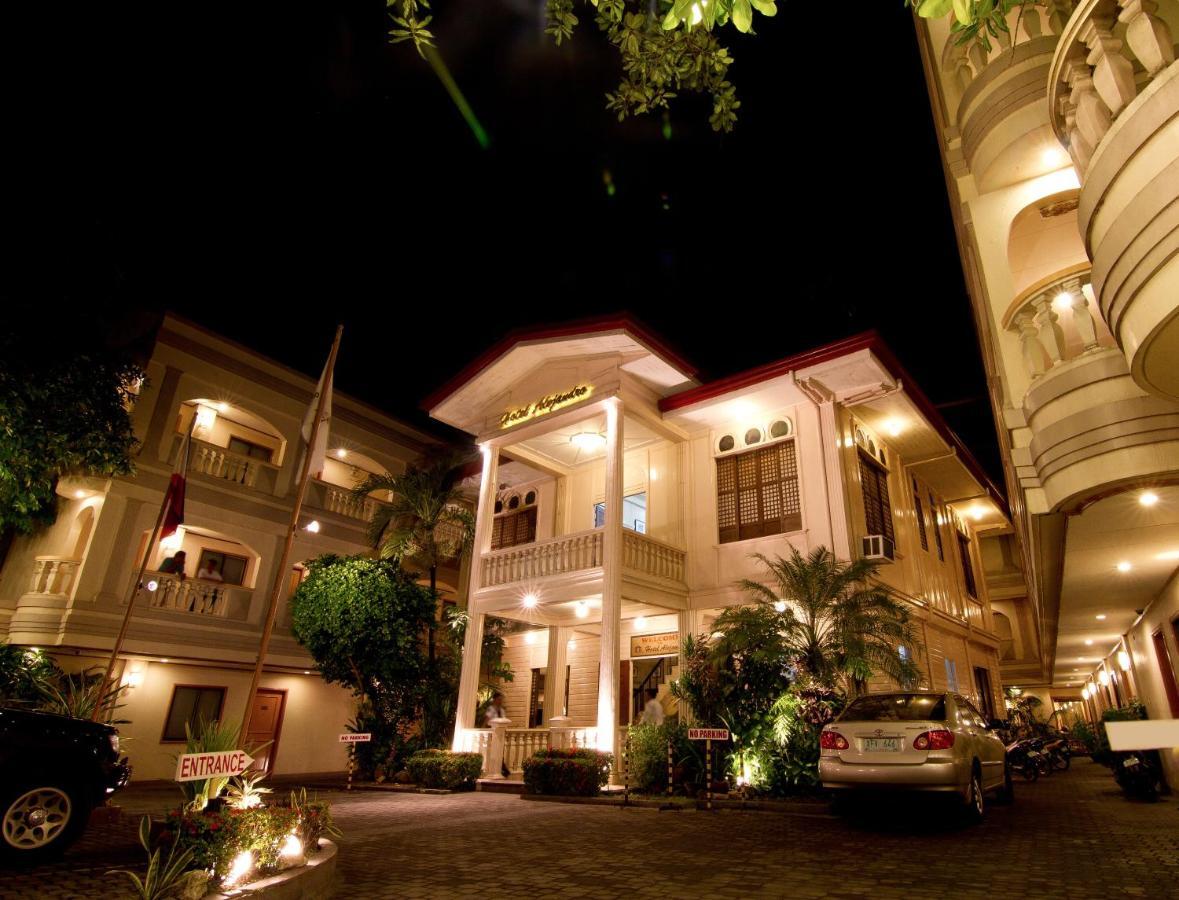 Hotel Alejandro タクロバン エクステリア 写真